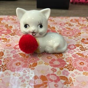 Charming White and Red Ceramic Cat Decor